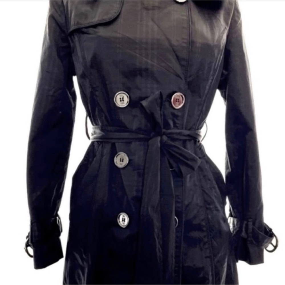 Burberry kensington gabardine black trench size 4. Excellent condition.